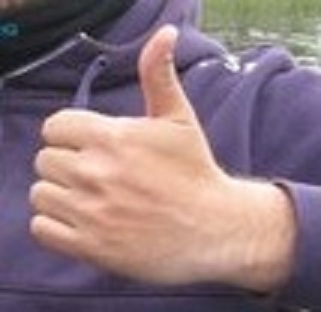 Tummen upp3.
